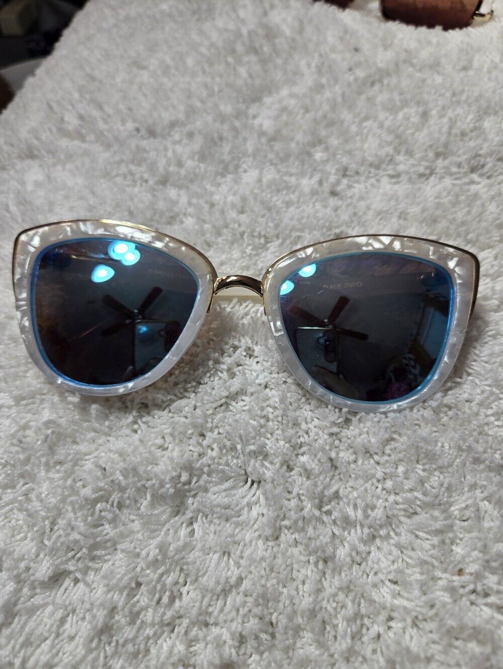 Wearme Pro Cat Eye Mirrored Lenses Pearl Color Blue Lenses